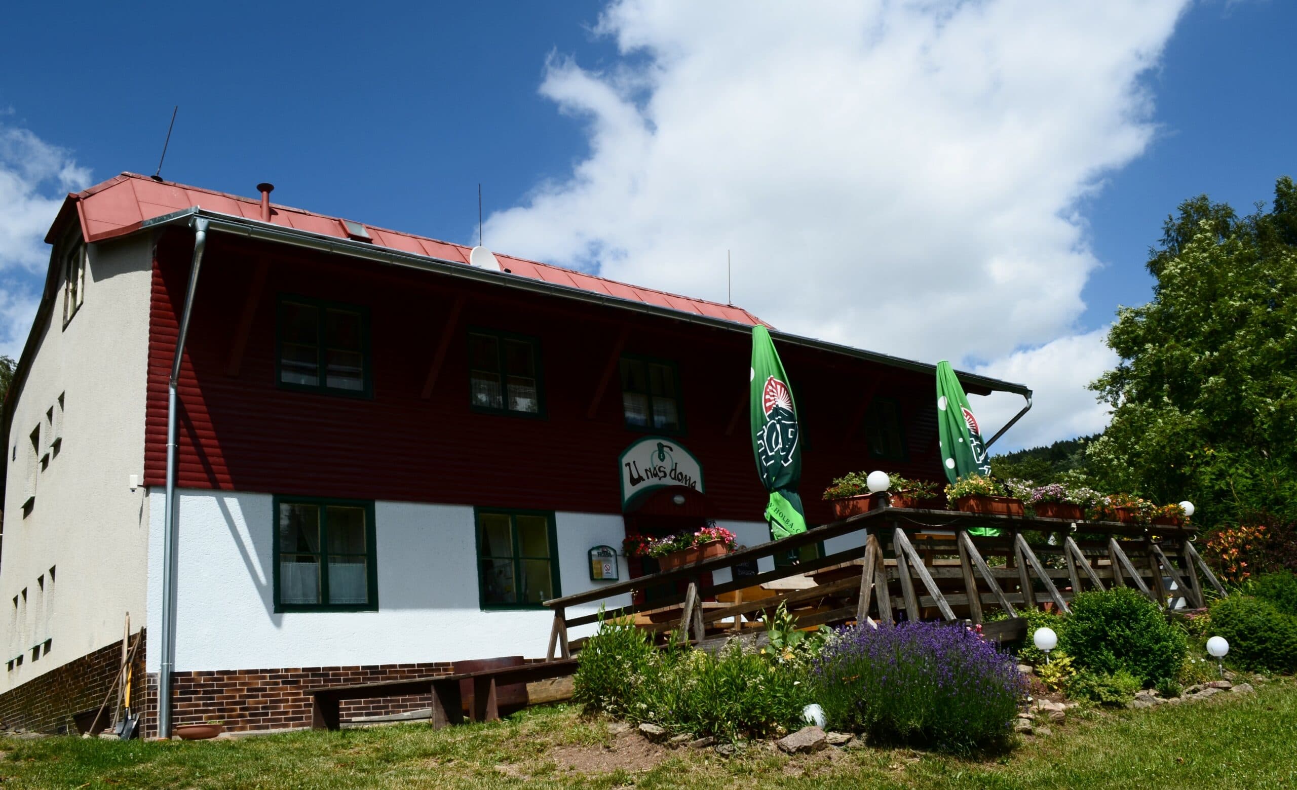 Terasa restaurace v létě